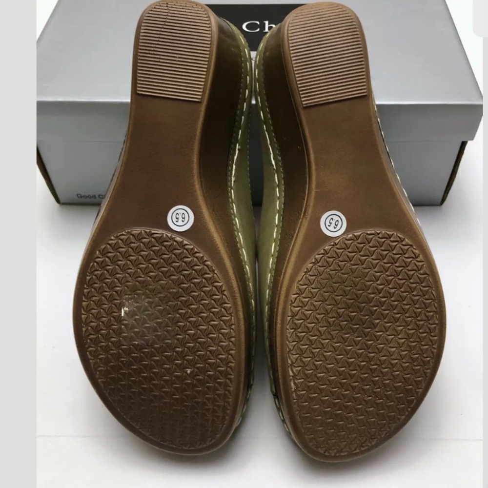 GC Shoes Sydney Slip On Wedge With Ruffle Flower - Picture 7 of 8